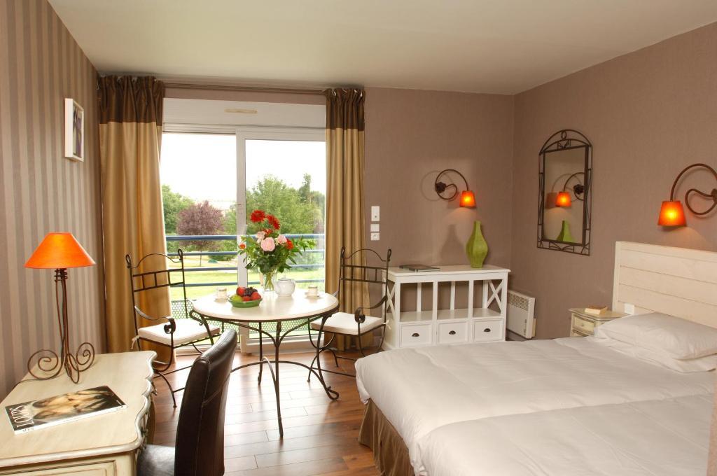 Logis L'Ermitage Hotel & Restaurant Saulges Bilik gambar